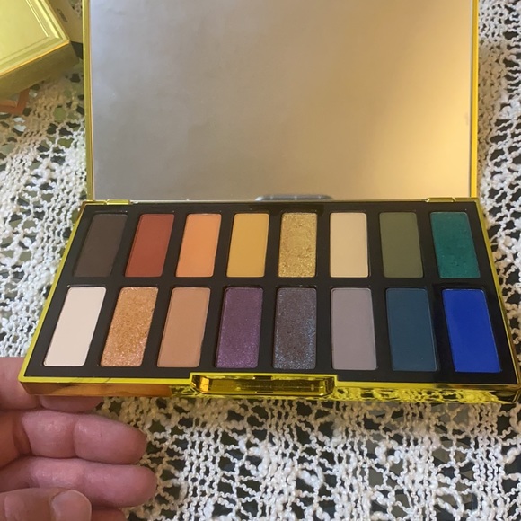 Kat Von D 10 year anniversary palette - Picture 6 of 7